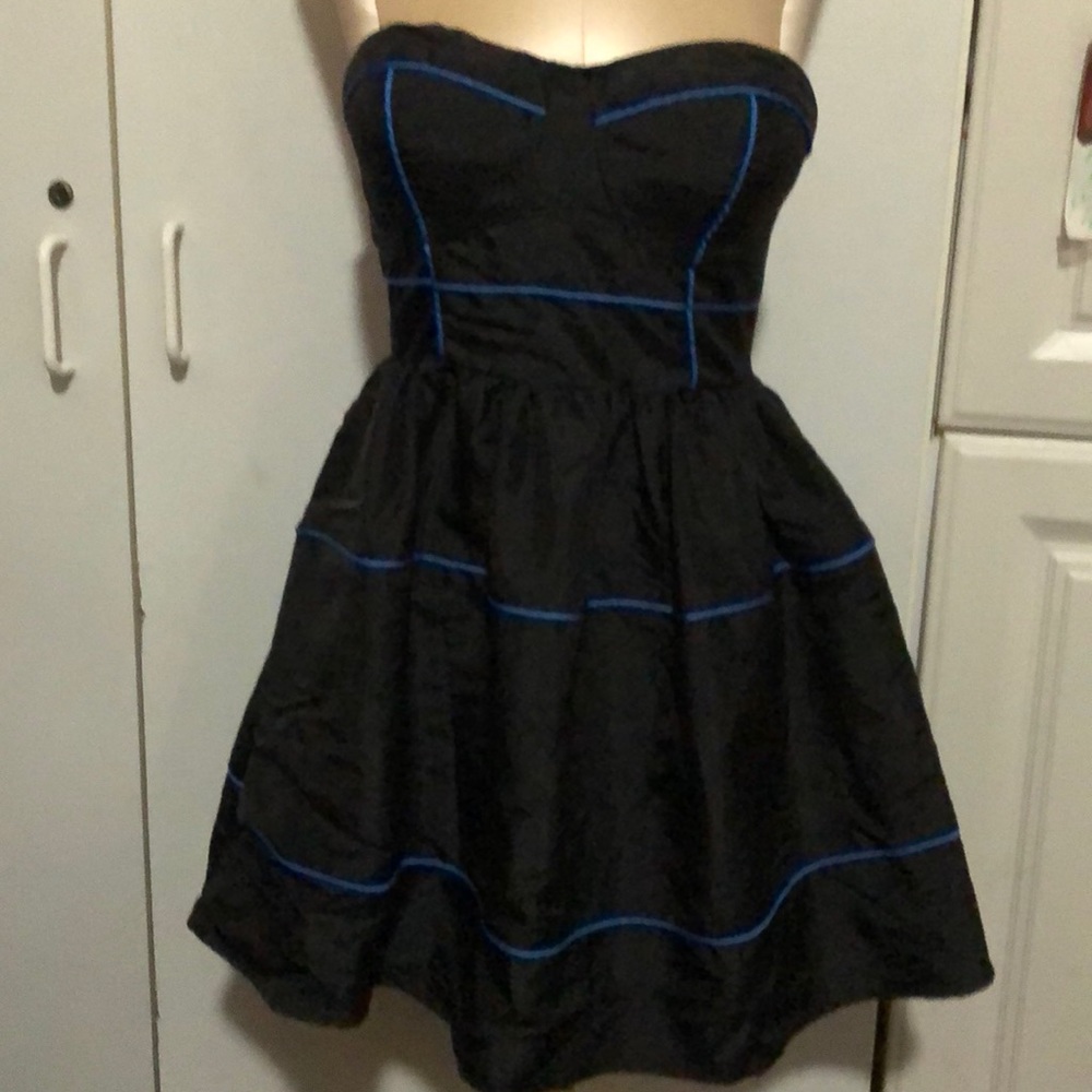 NWOT Twelve by Twelve S, Black strapless Dress